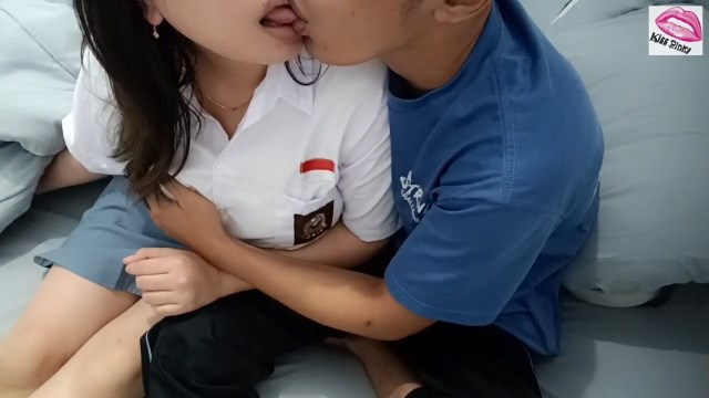 Nostaglia Pake Seragam SMA Memuaskan Suami